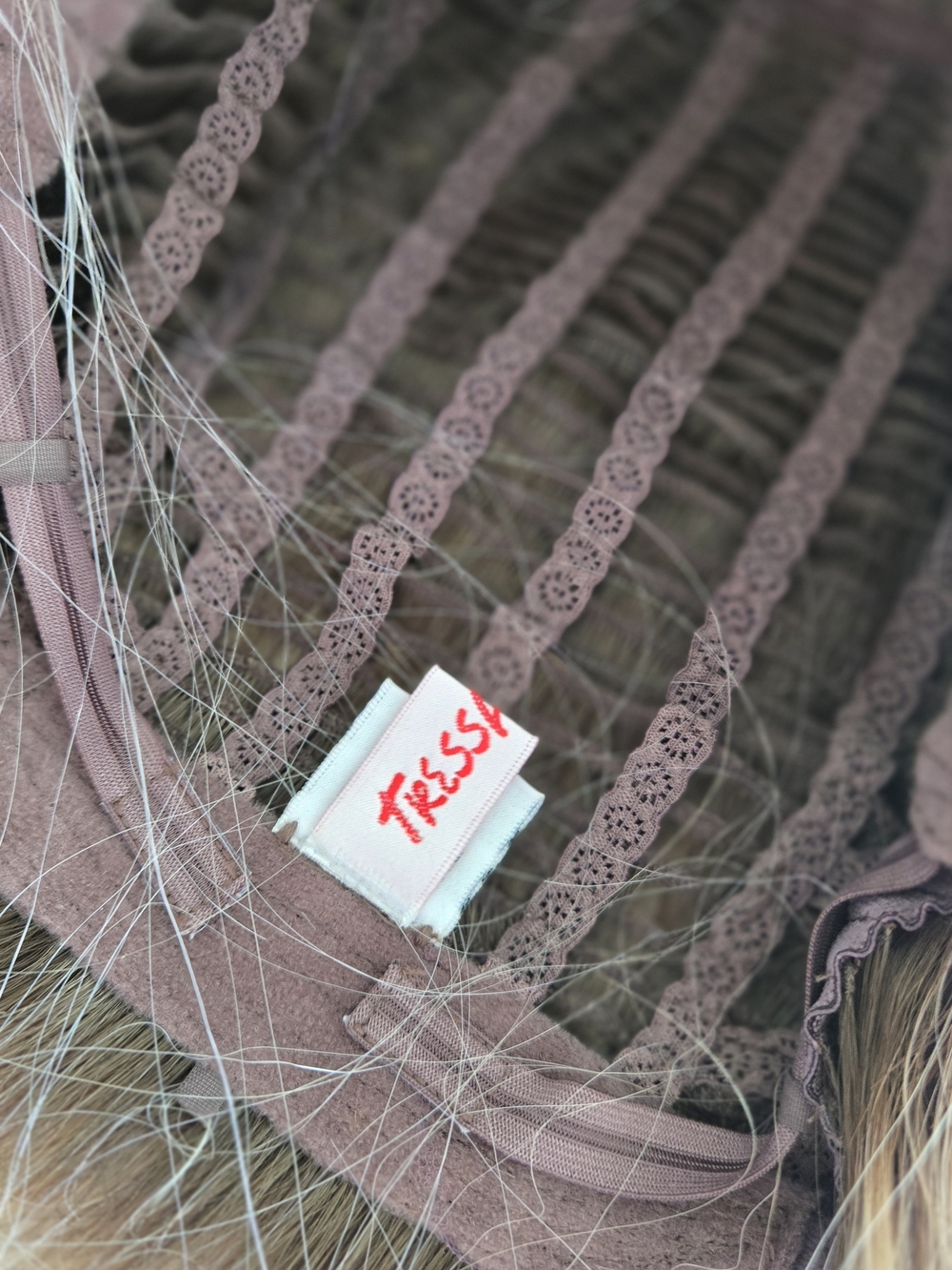 Wig in Platinum Blonde - Picture 6 of 12